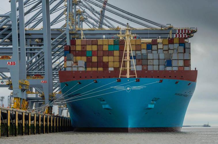Munkebo Maersk becomes the biggest ship to sail the Thames