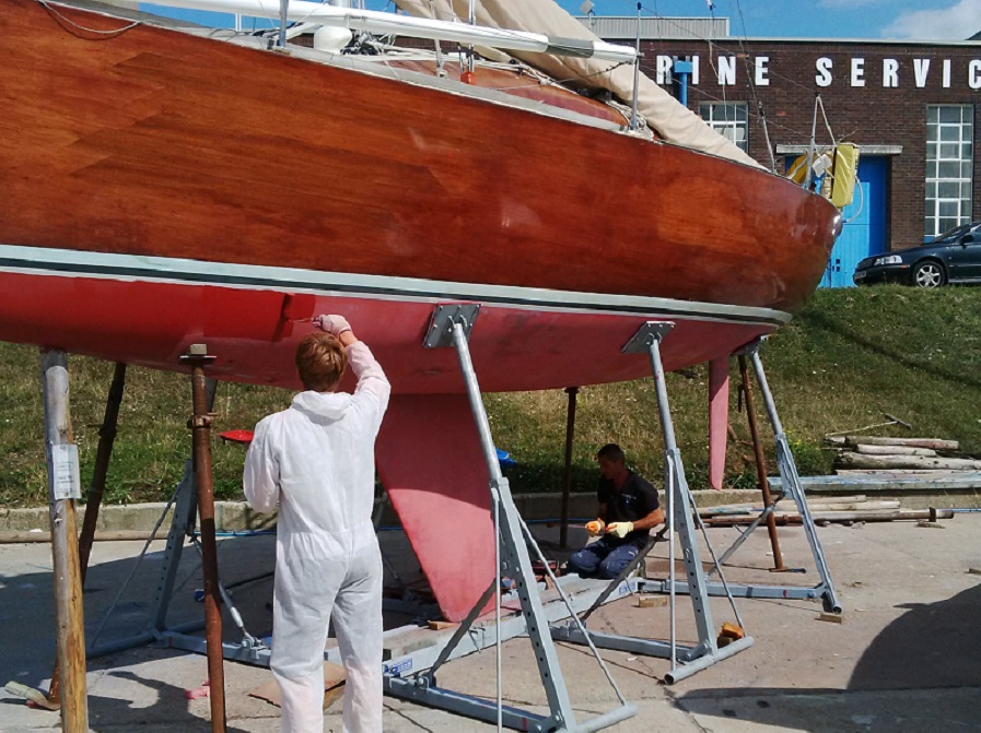 Dress appropriately when antifouling and use the right PPE equipment