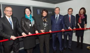 Photo: From left: Director General of Business Finland, Pekka Soini; Director General of the Ministry of Employment and Economy, Ilona Lundström; Minister Anne Berner; President Rolls-Royce Marine, Mikael Mäkinen; UK’s Ambassador to Finland, Tom Dodd; Mayor of Turku, Minna Arve (Photo: Pekka Leino)