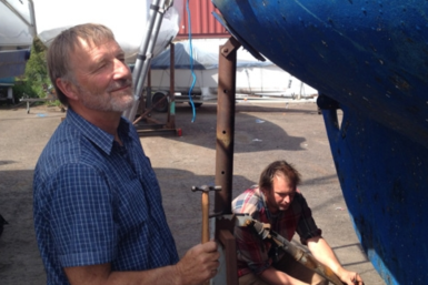 One of the two lead tutors, Martin Evans, leading a practical hull hammer tapping session