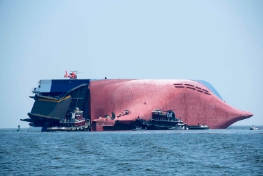 Pilot reveals final moments of car carrier Golden Ray