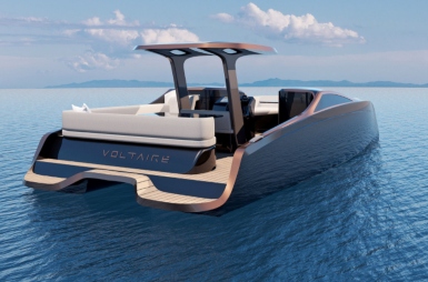 The all-electric Voltaire 33 Sky utilizes flax fiber in a bioepoxy resin that can be fully recycled when the power cat is no longer in use.
