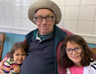 Jeffrey flanked by two of his great grandchildren
